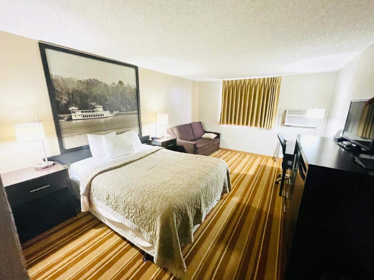 ซูเปอร์ 8 บาย วินด์แฮม เคลียร์เลค Hotel ภายนอก รูปภาพ