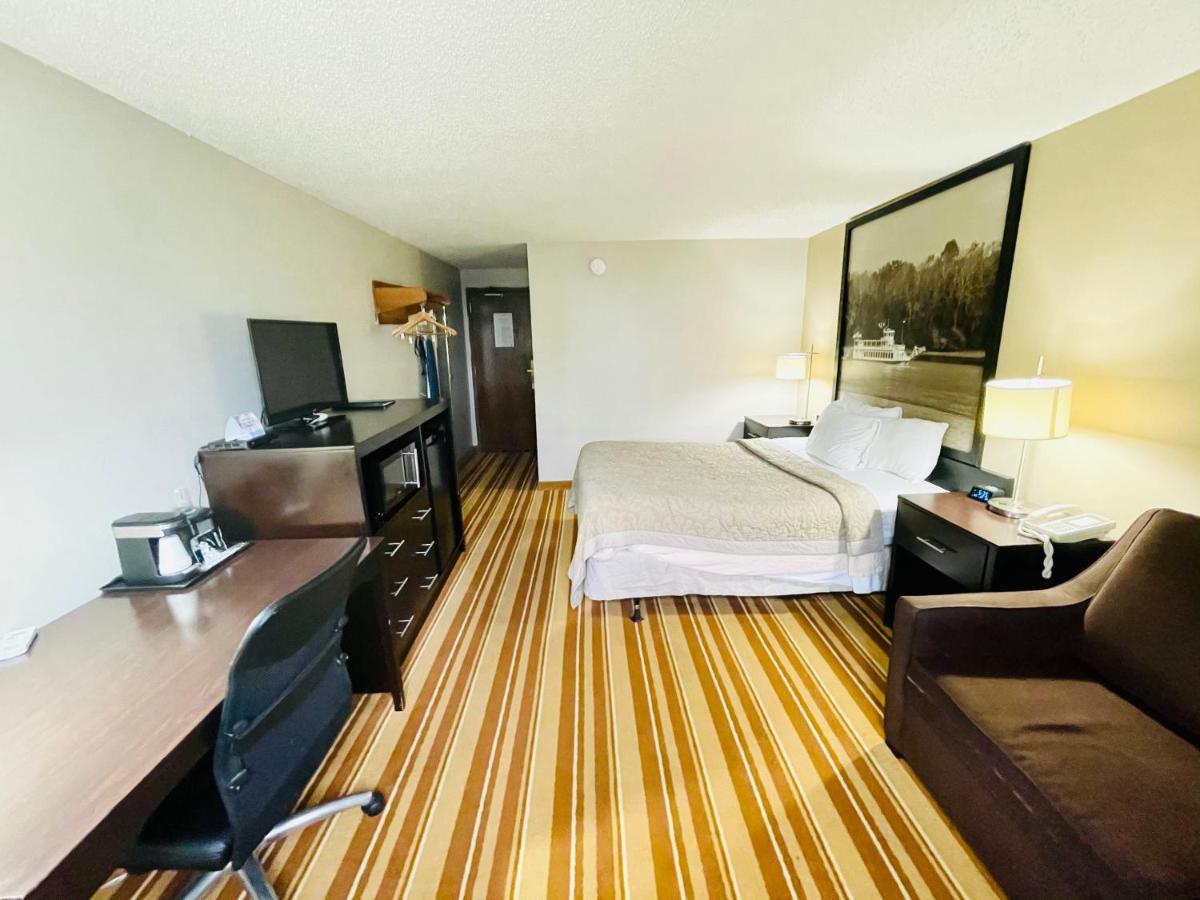 ซูเปอร์ 8 บาย วินด์แฮม เคลียร์เลค Hotel ภายนอก รูปภาพ