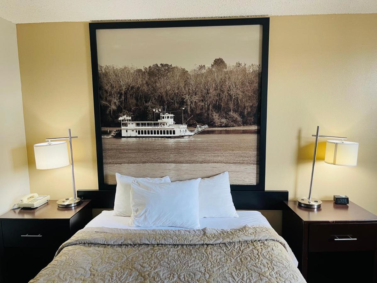 ซูเปอร์ 8 บาย วินด์แฮม เคลียร์เลค Hotel ภายนอก รูปภาพ