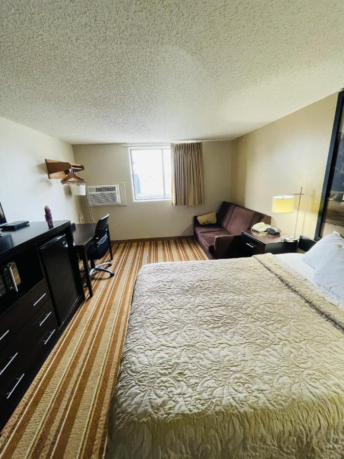 ซูเปอร์ 8 บาย วินด์แฮม เคลียร์เลค Hotel ภายนอก รูปภาพ