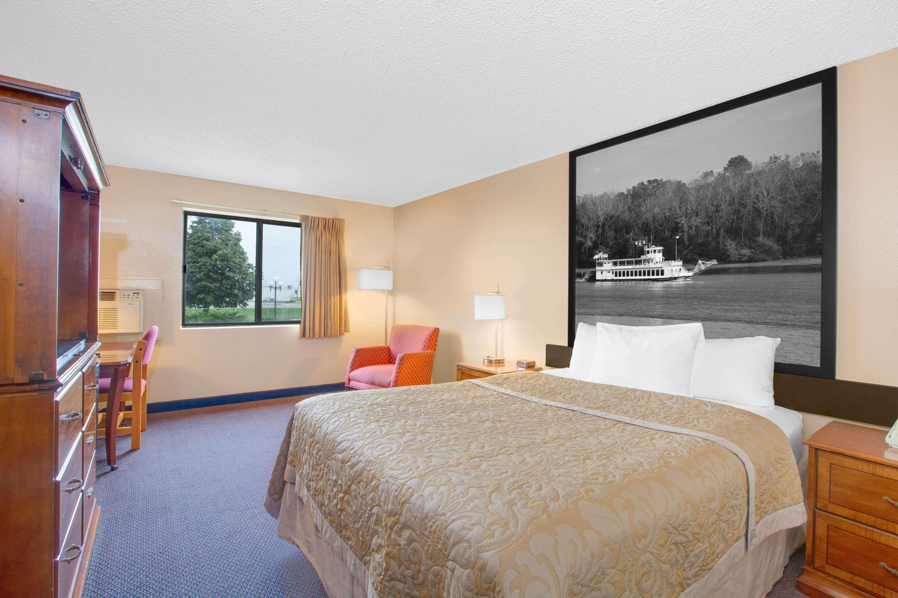 ซูเปอร์ 8 บาย วินด์แฮม เคลียร์เลค Hotel ภายนอก รูปภาพ