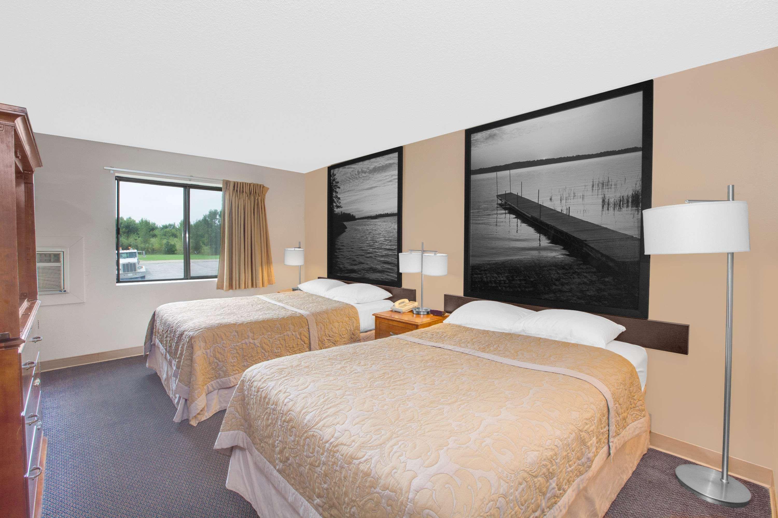 ซูเปอร์ 8 บาย วินด์แฮม เคลียร์เลค Hotel ภายนอก รูปภาพ
