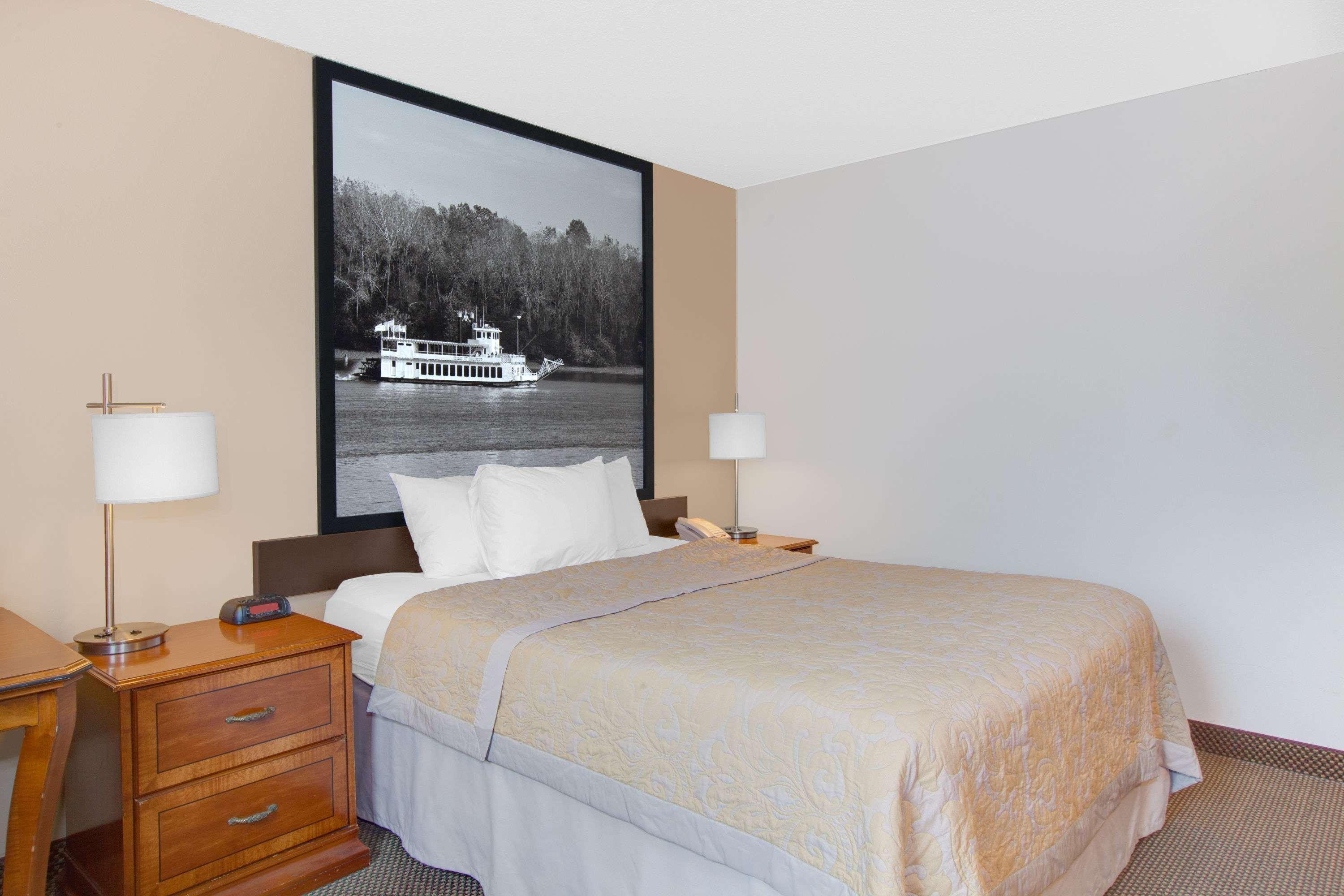 ซูเปอร์ 8 บาย วินด์แฮม เคลียร์เลค Hotel ภายนอก รูปภาพ