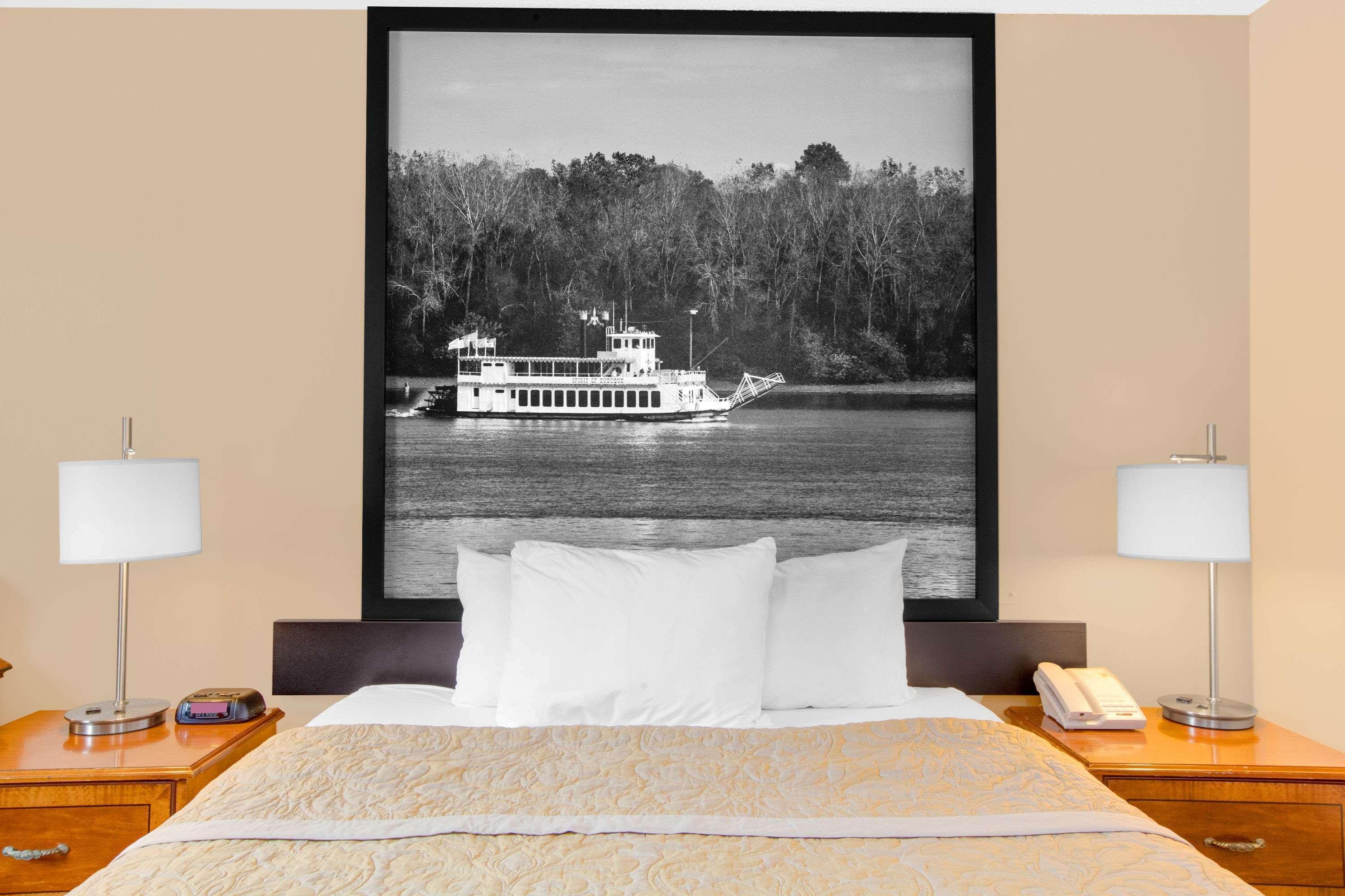 ซูเปอร์ 8 บาย วินด์แฮม เคลียร์เลค Hotel ภายนอก รูปภาพ