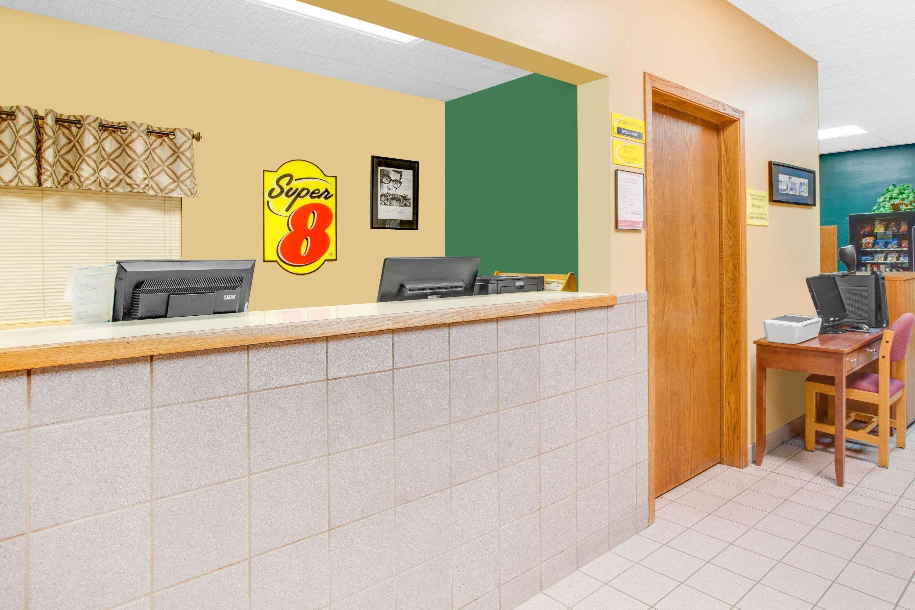ซูเปอร์ 8 บาย วินด์แฮม เคลียร์เลค Hotel ภายนอก รูปภาพ