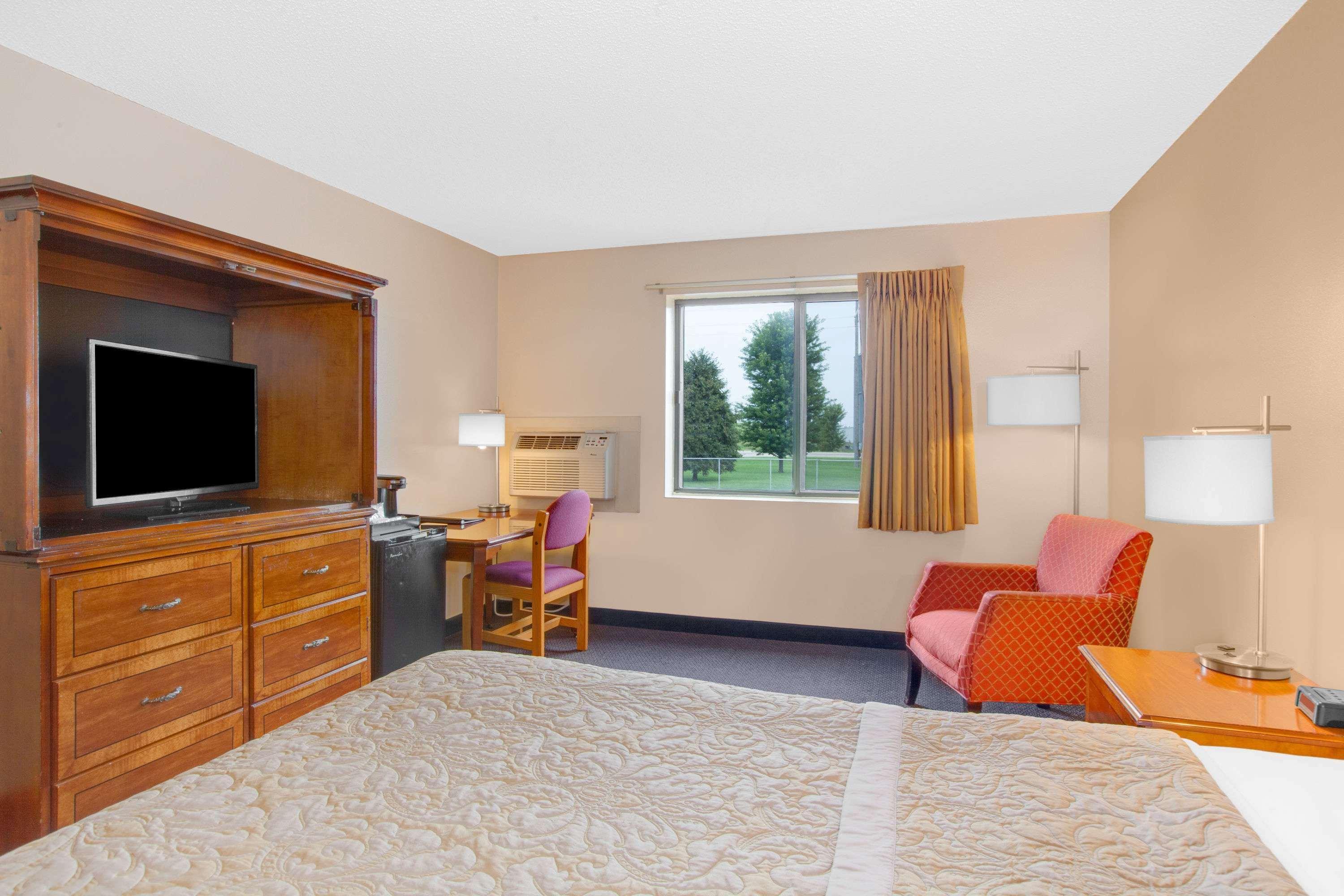 ซูเปอร์ 8 บาย วินด์แฮม เคลียร์เลค Hotel ภายนอก รูปภาพ