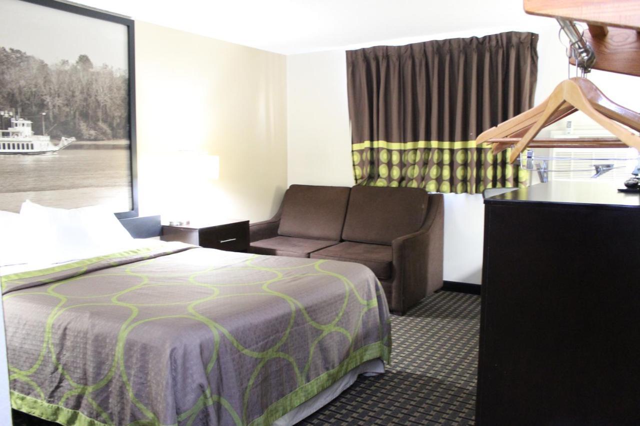 ซูเปอร์ 8 บาย วินด์แฮม เคลียร์เลค Hotel ภายนอก รูปภาพ