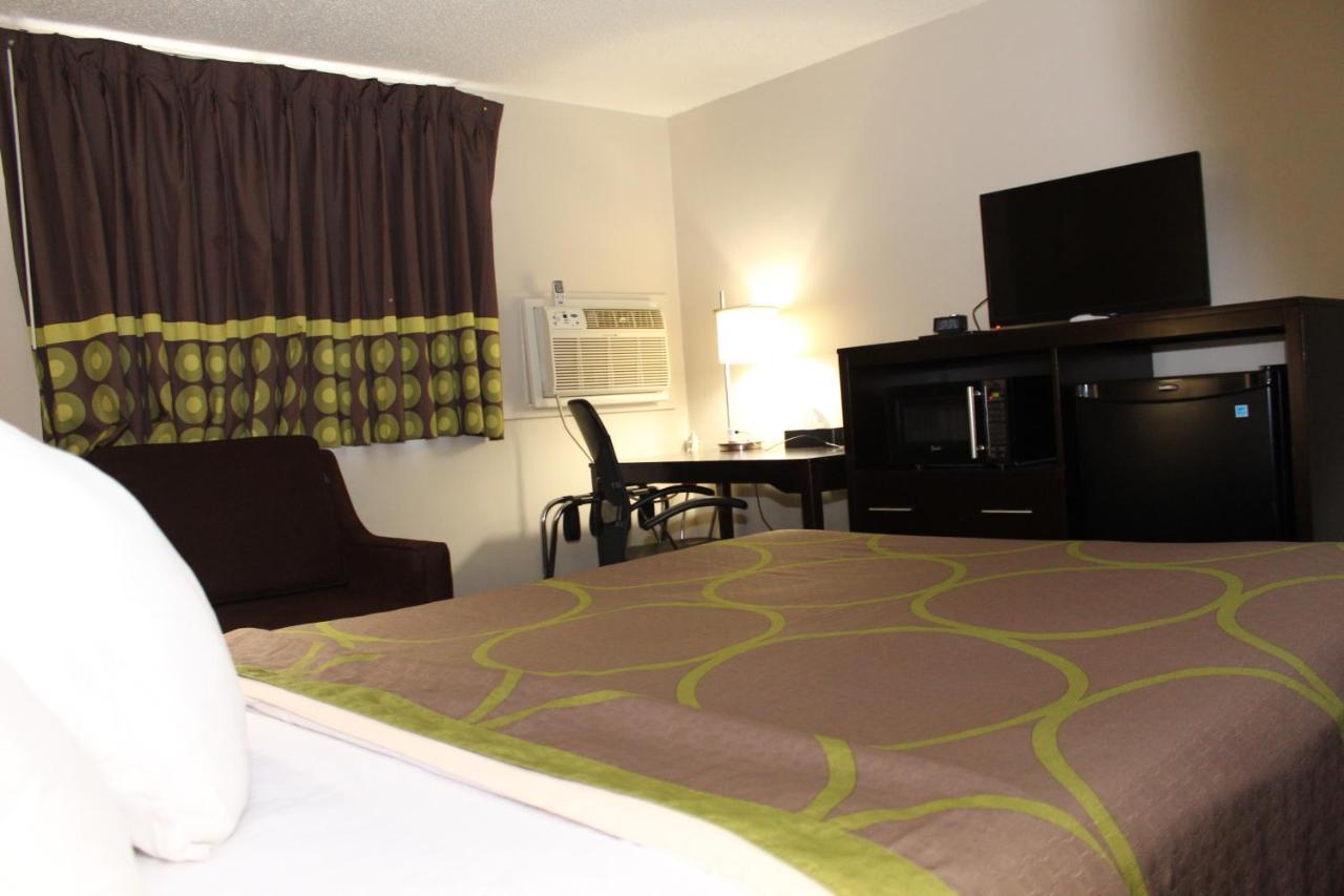 ซูเปอร์ 8 บาย วินด์แฮม เคลียร์เลค Hotel ภายนอก รูปภาพ