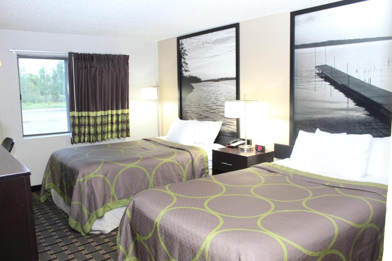 ซูเปอร์ 8 บาย วินด์แฮม เคลียร์เลค Hotel ภายนอก รูปภาพ