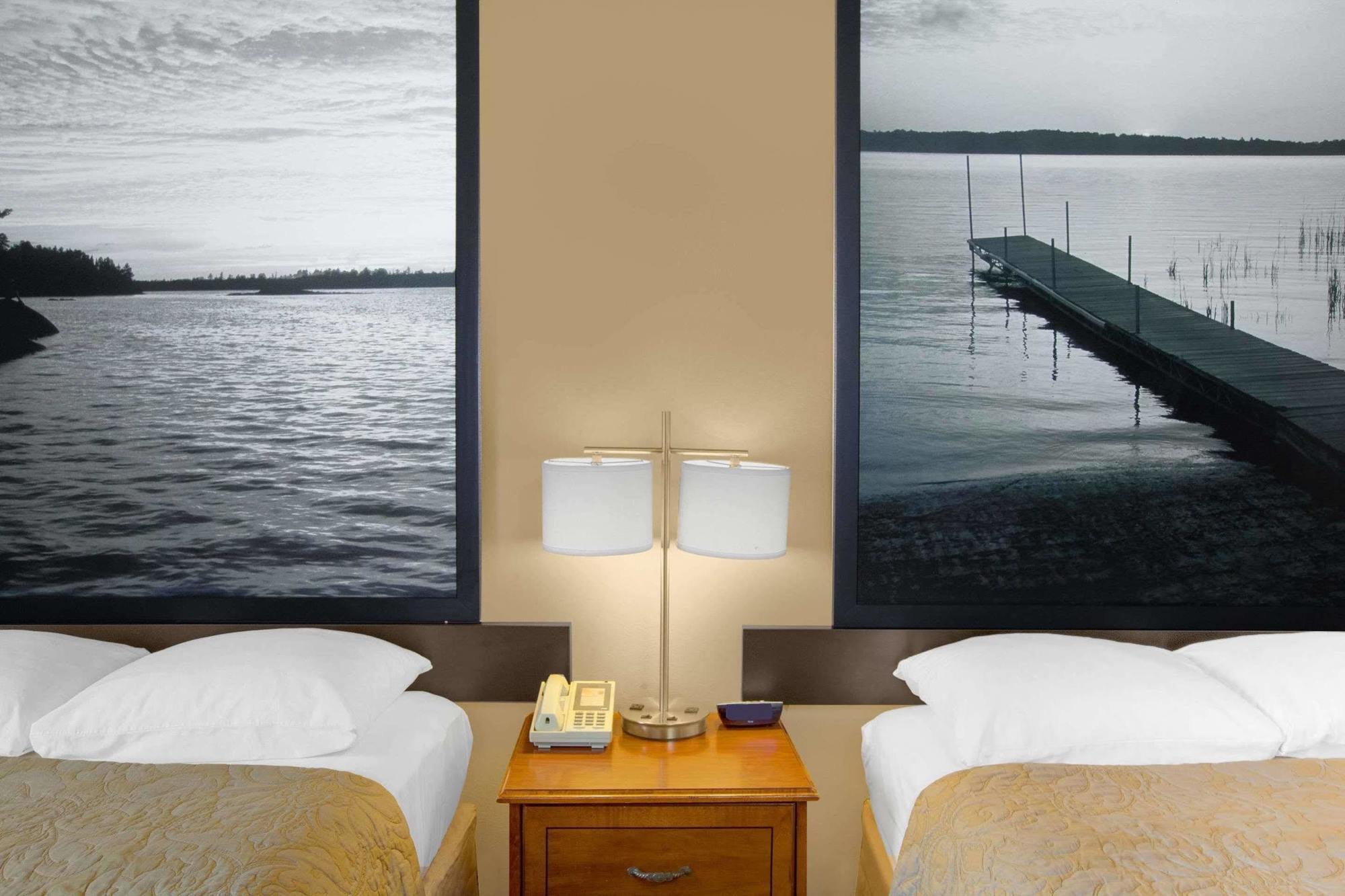 ซูเปอร์ 8 บาย วินด์แฮม เคลียร์เลค Hotel ภายนอก รูปภาพ