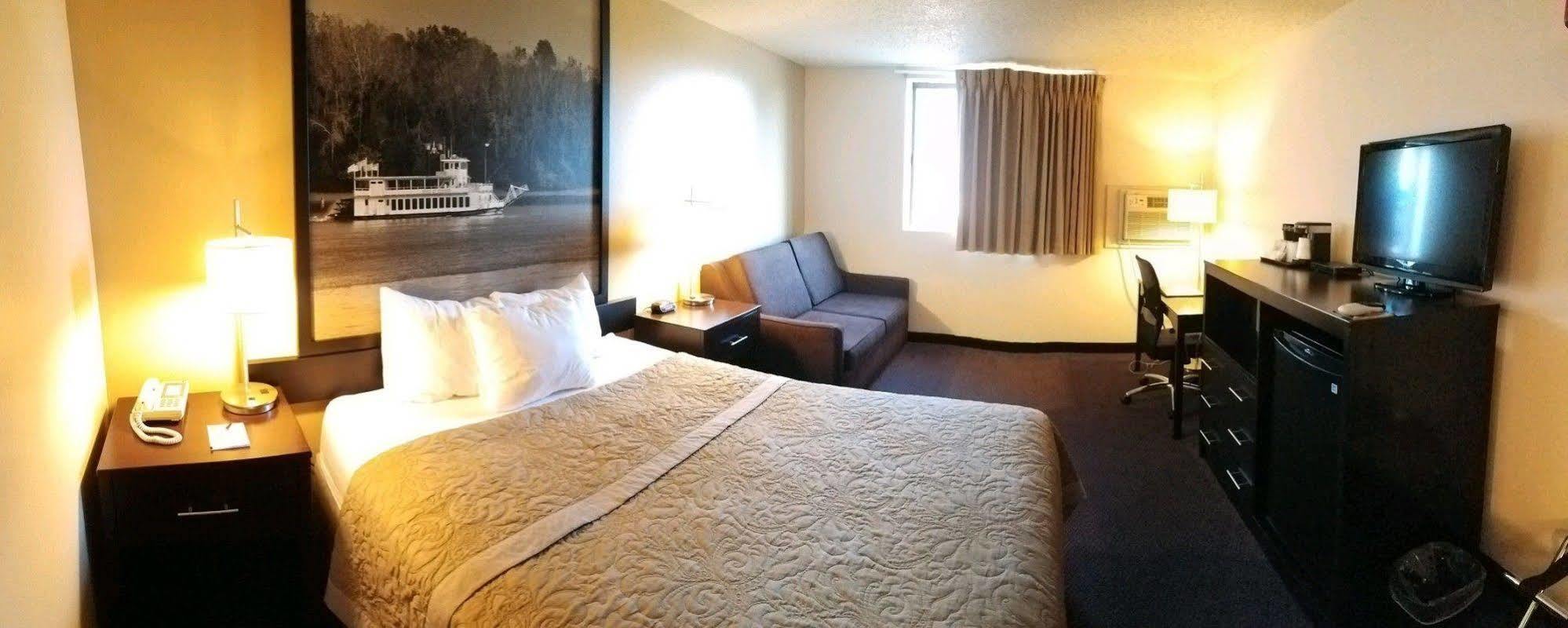 ซูเปอร์ 8 บาย วินด์แฮม เคลียร์เลค Hotel ภายนอก รูปภาพ